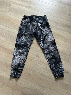 Calvin Klein Performance Black & Gray Palm-Print Capri Leggings